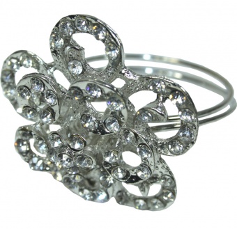 Umělecká dekorativní svatební prsten.