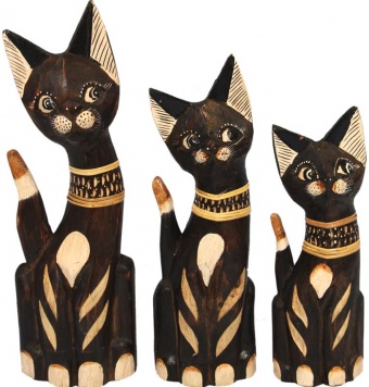En ornament s dřevěnou kočkou